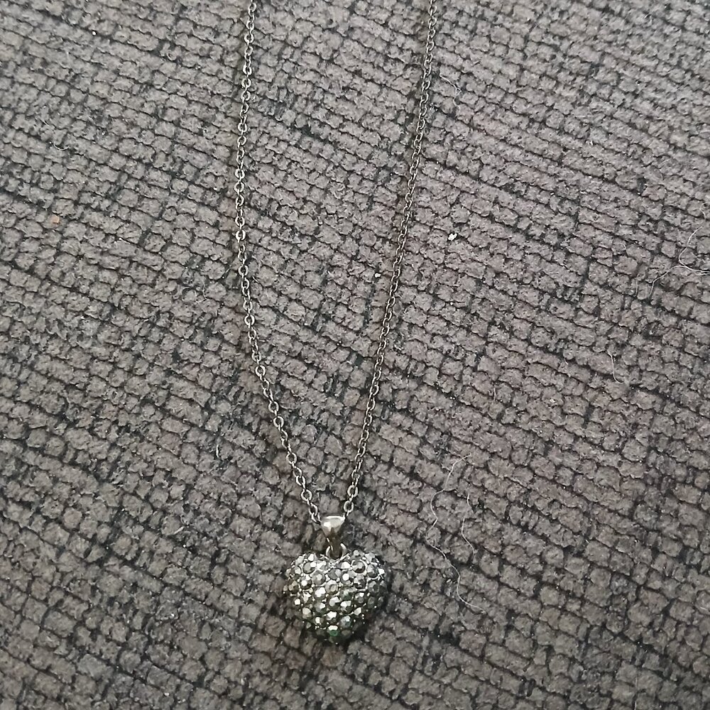 Black heart necklace